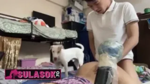 Tinuruan ni Douglas Ang Kanyang Doggie Kung Pano Ang Tamang Dogstyle