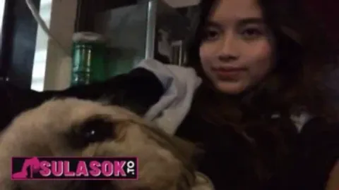 Saksi Ang Kanyang Doggie sa Kalaswaan na Ginawa ni Mommy